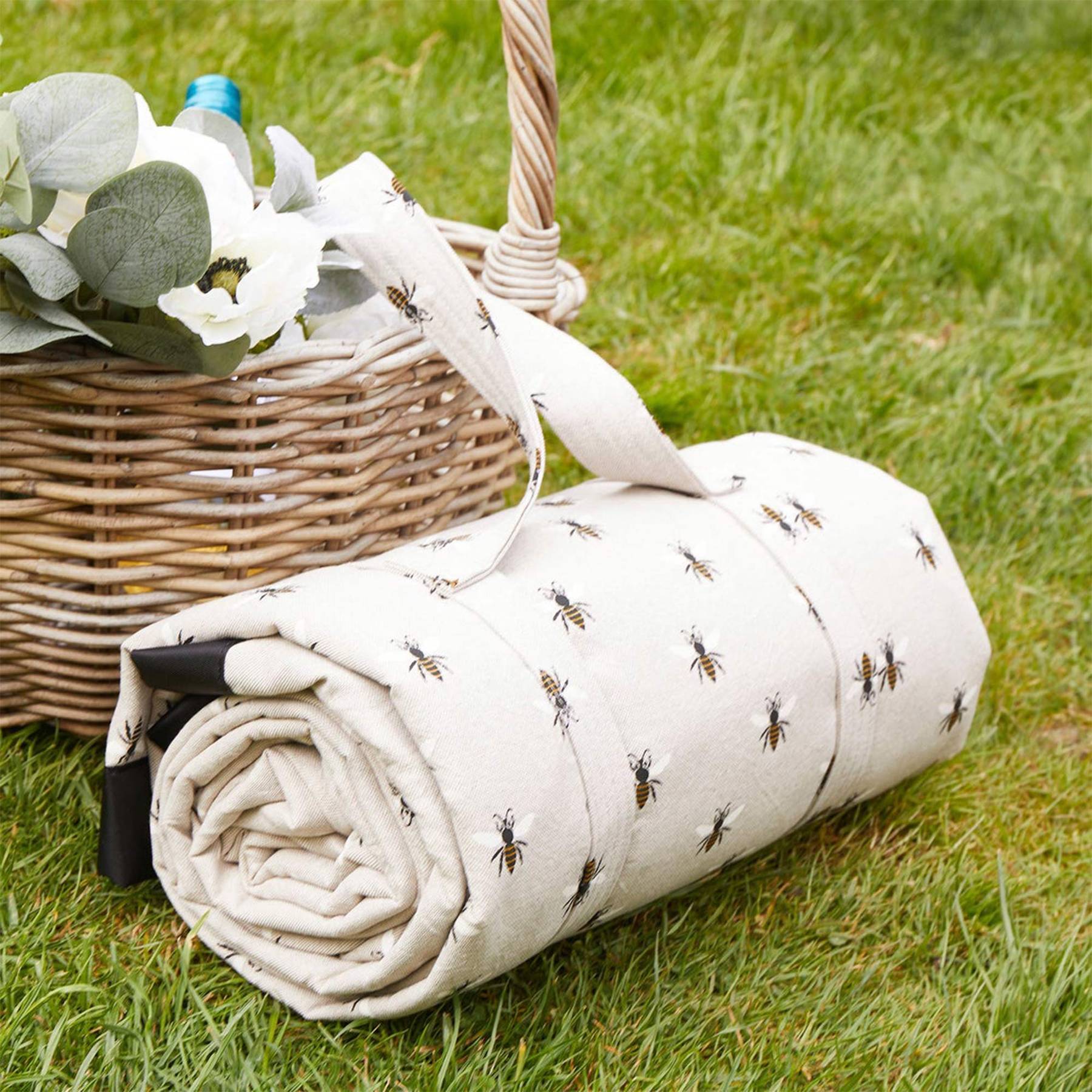 22 Of The Best Picnic Blankets For Summer 2021 | CN Traveller