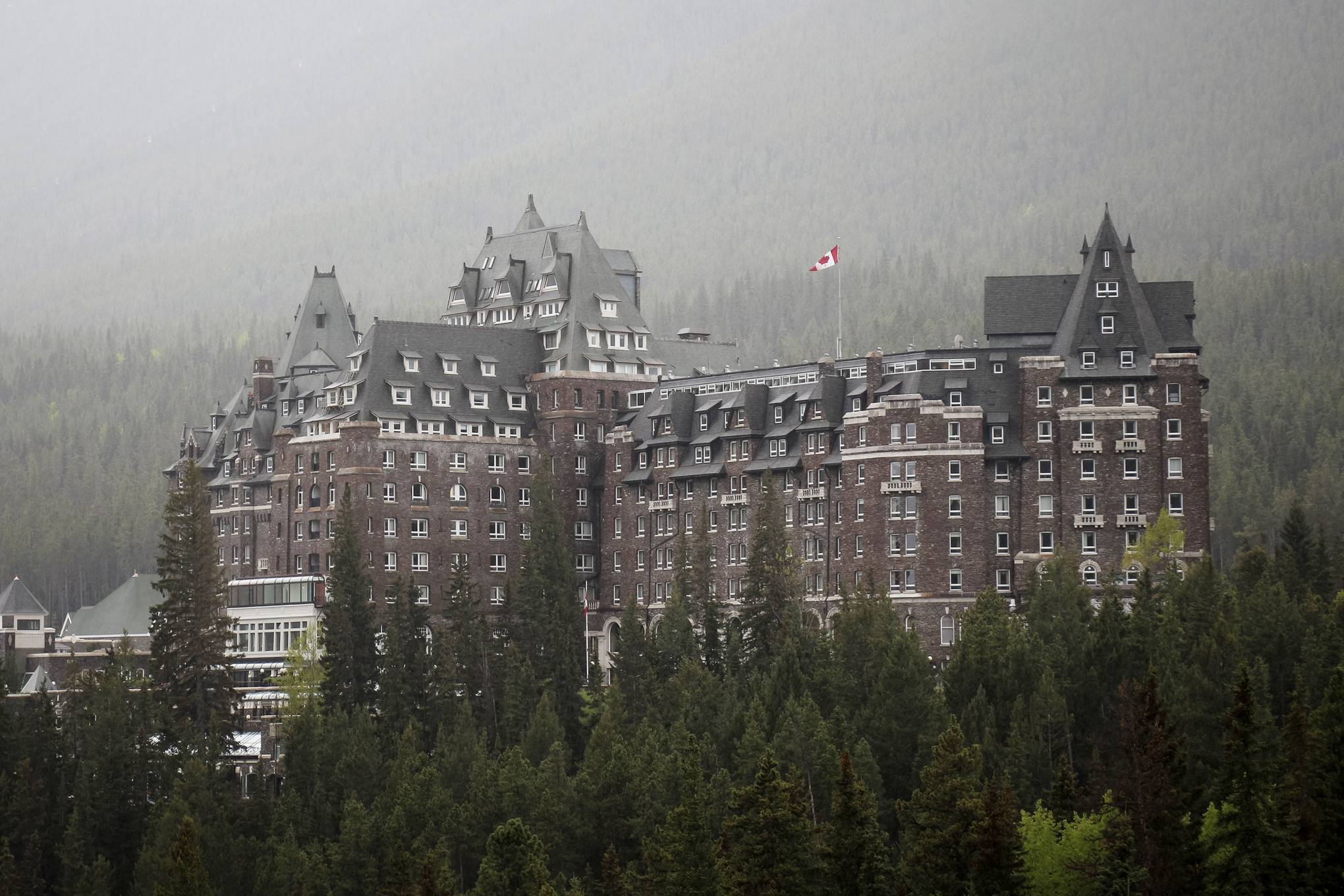 Отель с привидениями. Отель Banff Springs, Альберта, Канада. Fairmont Банф Канада. Призраки горного отеля Канада "Банф-Спрингс». Отель «у призрака».