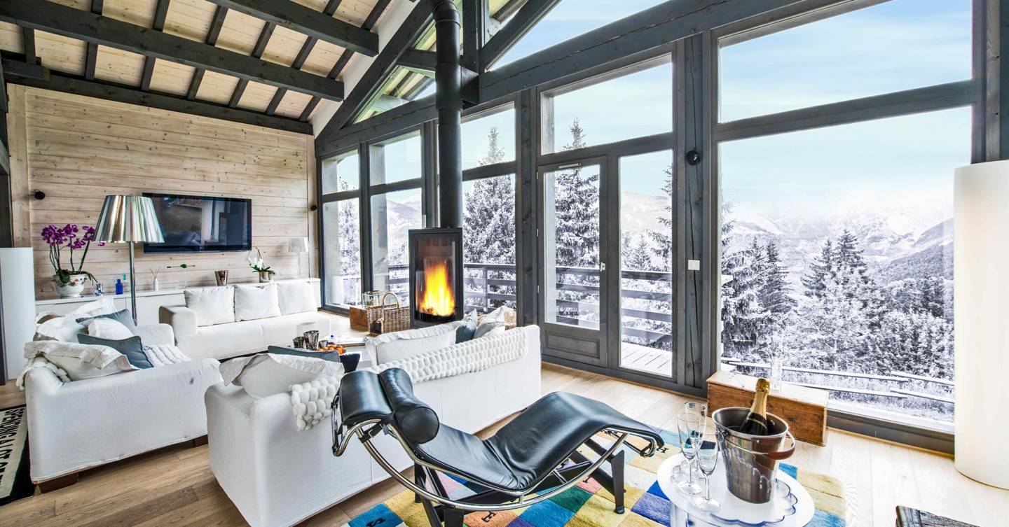 r/living rooms accommodation Luxury CN ski  Traveller