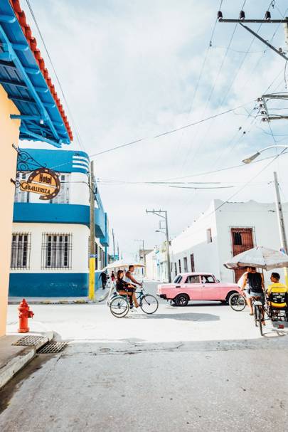 bici-taxis-ouside-hotel-caballeriza-holg