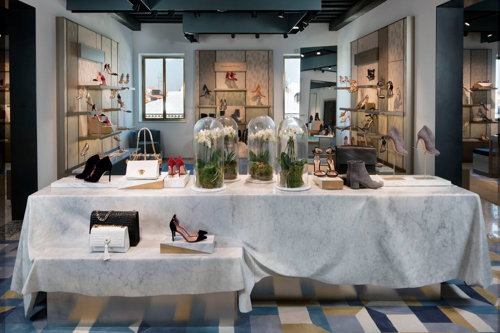 T Fondaco dei Tedeschi by DFS department store in Venice, Italy | CN