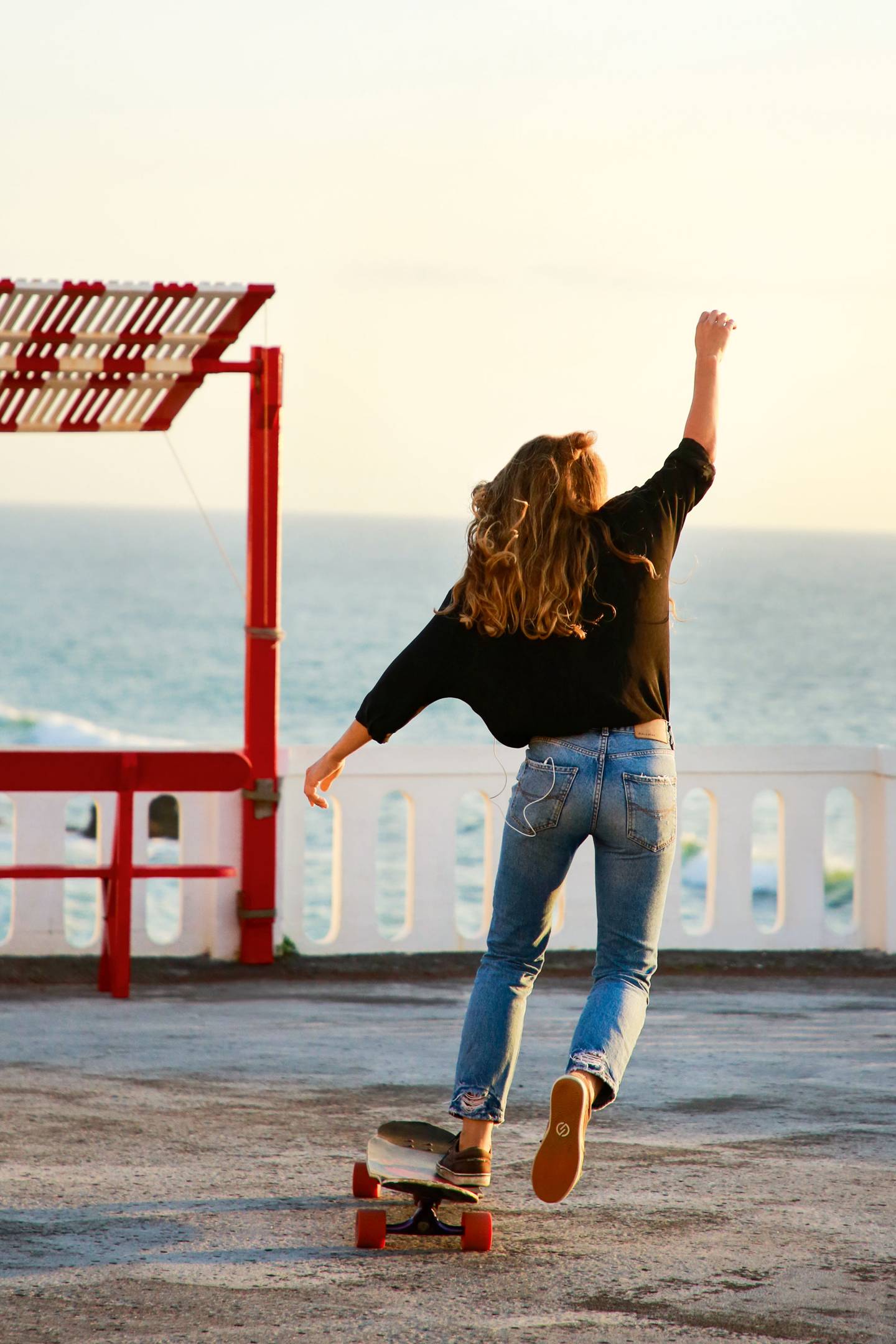 Longboarding women CN Traveller