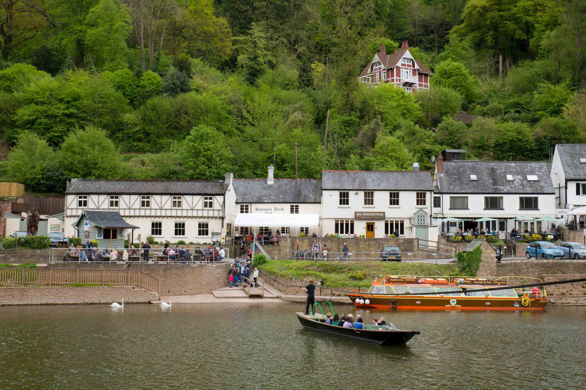 Symonds Yat Hand Pulled Ferry Crossing River Wye Gloucestershire Alamy F3phth 