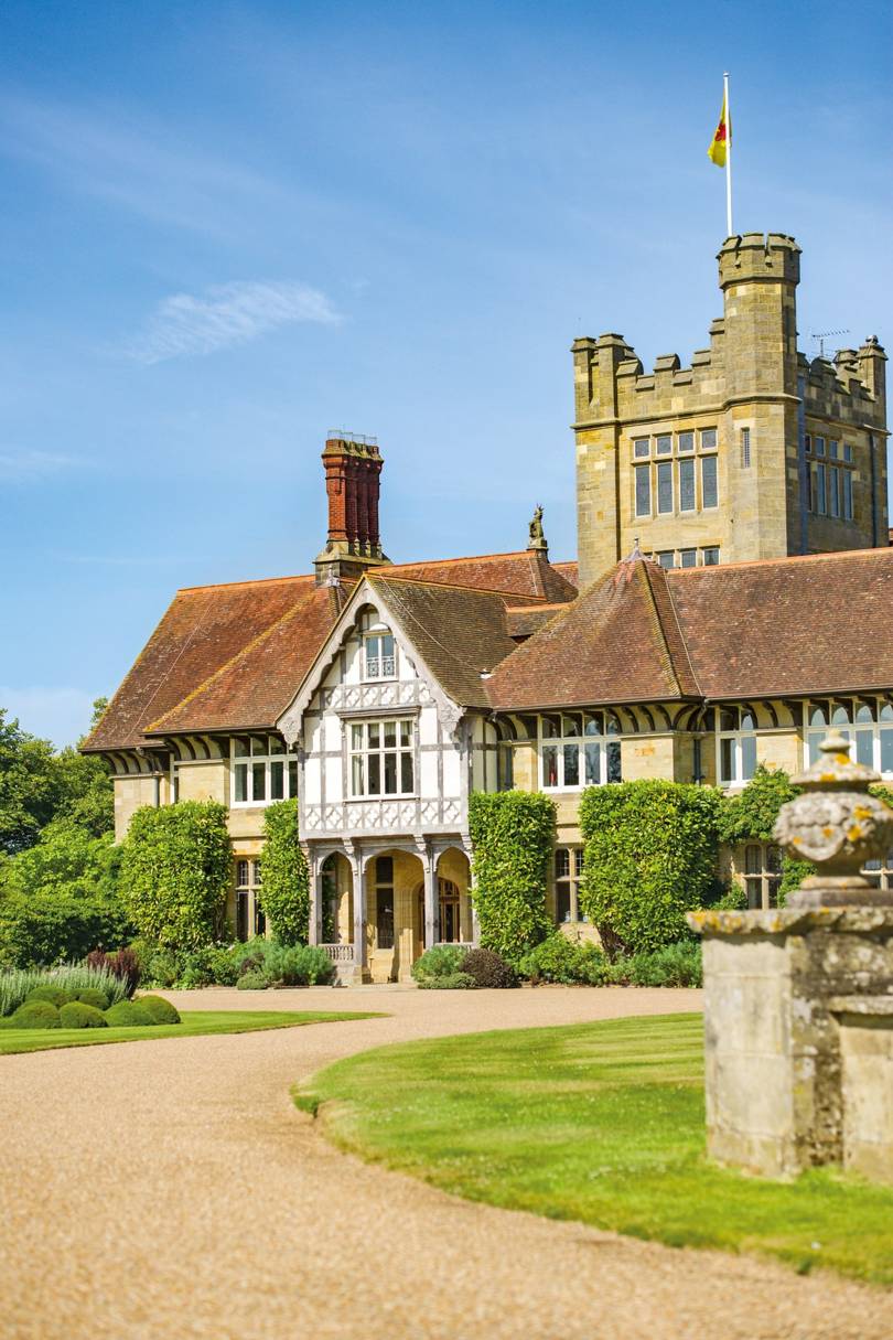 Large country houses to rent and party houses to hire in Britain CN