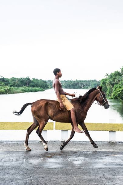 bareback-horse-rider-outside-baracoa-cub