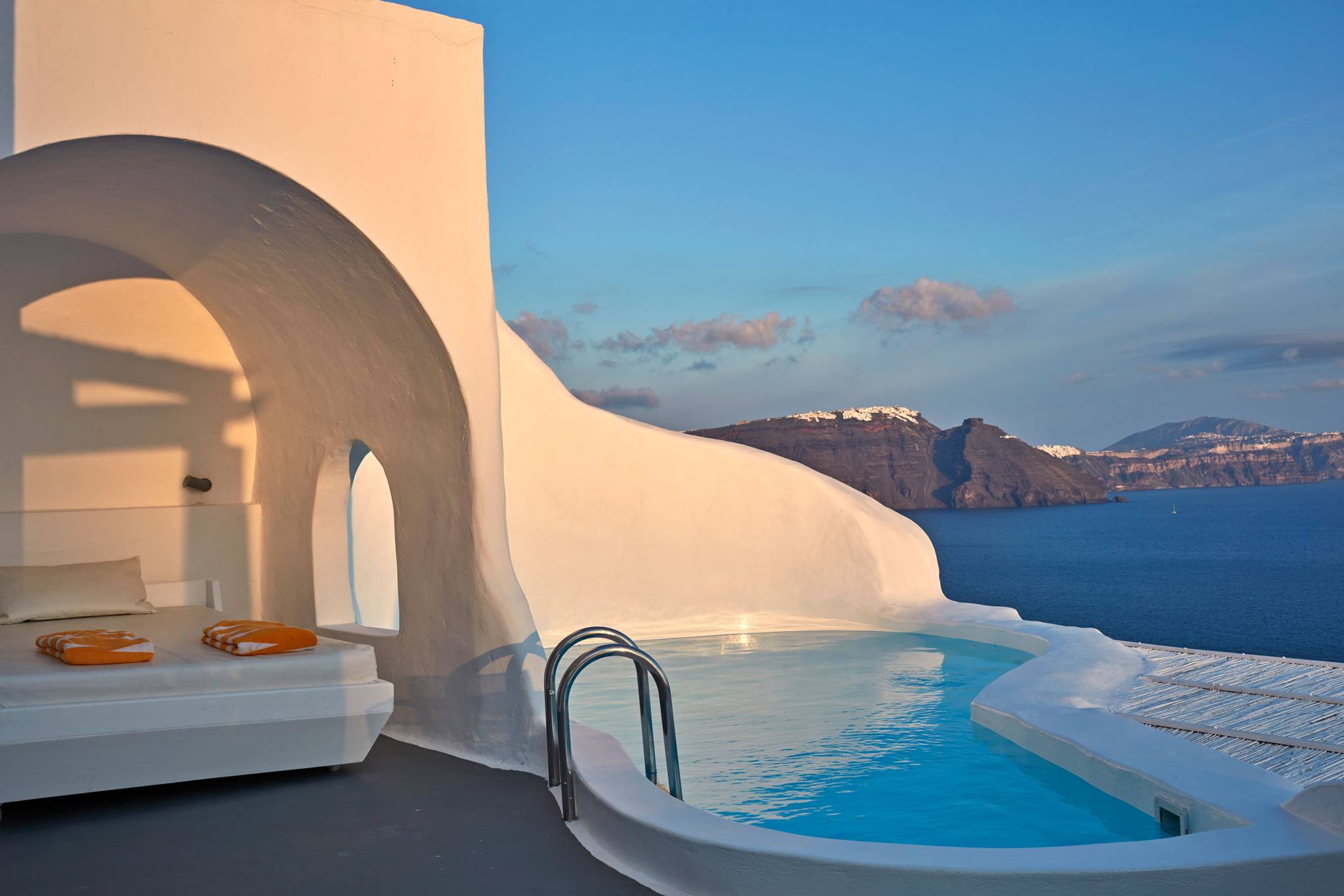 Î‘Ï€Î¿Ï„Î­Î»ÎµÏƒÎ¼Î± ÎµÎ¹ÎºÏŒÎ½Î±Ï‚ Î³Î¹Î± Greek hotel in Santorini on Conde Nast Traveller Gold List 2019